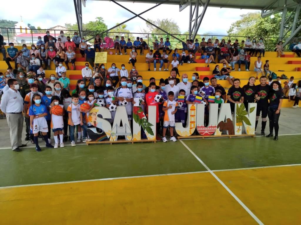 nicolasgarciab's tweet photo. Con @MinInterior y Alcaldía de San Juan de Rioseco inauguramos hoy el Centro de Integración Ciudadana, CIC, en el que unimos fuerzas con @infopresidencia para invertir 1.533 millones que benefician a más 4 mil personas con espacios sociales, deportivos, recreativos y pedagógicos. https://t.co/pPZhU5rk4z