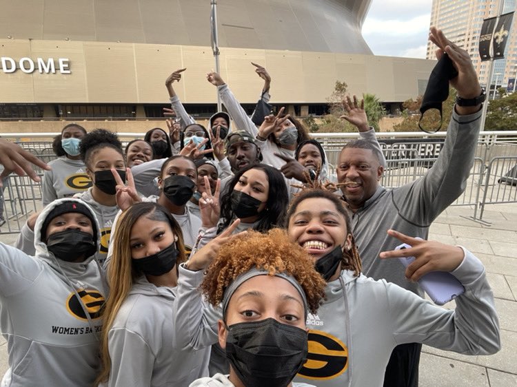 GSU_WBK's tweet photo. Team bonding at the Superdome watching the New Orleans Pelicans vs Cleveland Cavaliers #GramFam https://t.co/7zt3gxcVpb