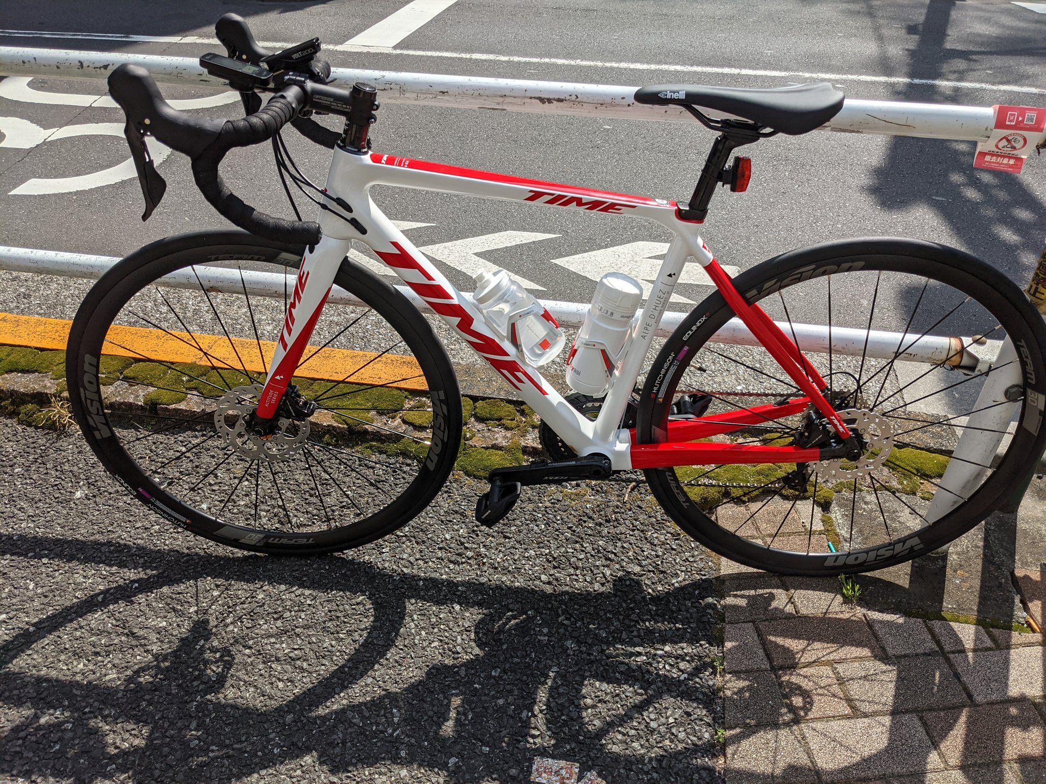 Aki Time Alpe D Huez 21 今年一年振り返る 初めてのロードバイク ピナレロ買いに行く途中で骨折して断念しその間にtimeに出会う ロード初めてのヒルクライムは渋峠 休んでばかりでひどいものでした 笑 その後ツール ド ニッポンさんのアプリで