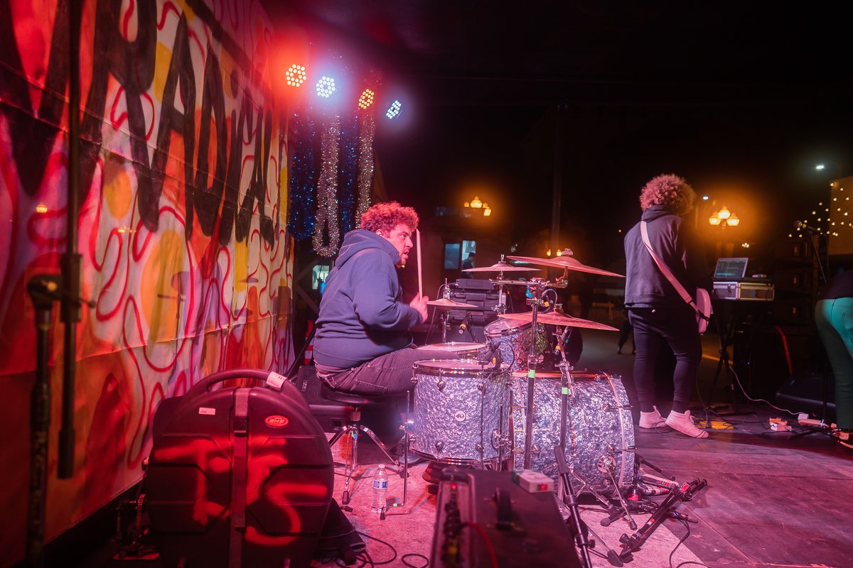 LuckeeeNgin's tweet photo. @soulglophl  at Viva Pomona! 12.18.21

📸 by me for @theglasshouse https://t.co/RKGoFWGojo