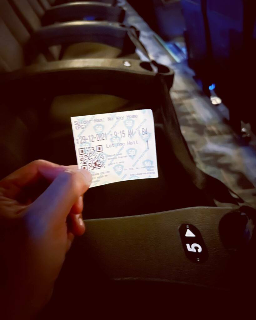 kairin's tweet image. today on leave. ticket bought last night over the counter.

#BoLiao

😂