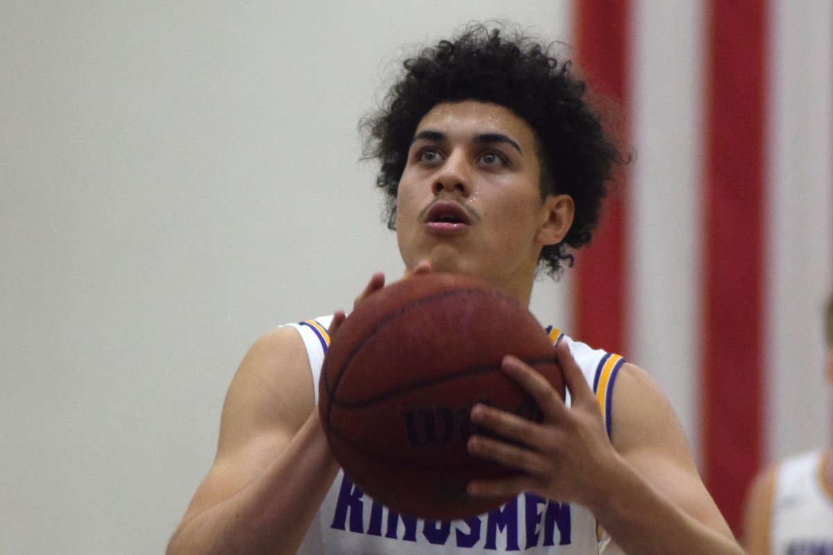 A second half comeback came up just short as Kingsmen basketball fell to Northwestern (Minn.) 85-77. 

Johnson: 22 pts, 5 asts
Lewis (pictured): 18 pts, 3 stls
Susko: 10 rebs, 4 pts

#GoKingsmen | #OwnTheThrone