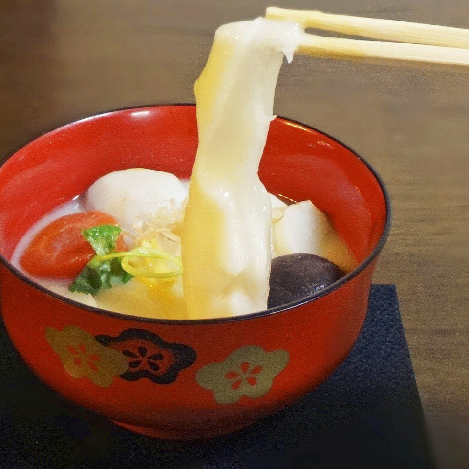 SHIKIBU_Automat's tweet photo. ⭐️Supplement 4/9⭐️
……
An "O-Zōni(お雑煮)" is a typical example of the Mochi(もち, Rice cake) dish used as the main dish.
By the way, I like "O-Zōni"‼️😋👍
An …
#Japan #JapaneseFood #AwfulFood #Mochi #RiceCake #FoodCulture
#IndieGame #GameDev #IndieDev https://t.co/JxYQFEYGbj