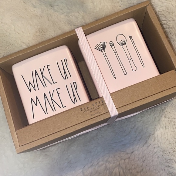 nlb81668's tweet photo. So good I had to share! Check out all the items I'm loving on @Poshmarkapp from @tumbleforyou #poshmark #fashion #style #shopmycloset #raedunn #starbucks: https://t.co/6cPB9RShhP https://t.co/nNY2gytiF8