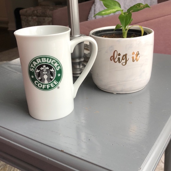 nlb81668's tweet photo. So good I had to share! Check out all the items I'm loving on @Poshmarkapp from @tumbleforyou #poshmark #fashion #style #shopmycloset #raedunn #starbucks: https://t.co/6cPB9RShhP https://t.co/nNY2gytiF8