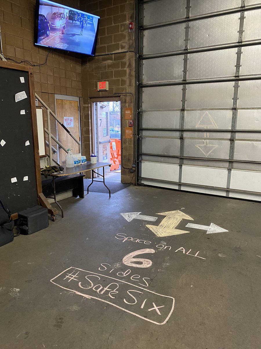 UPSManJohn's tweet photo. Today’s guard gate activity has to do with #SafeSix, space on all six sides of your vehicle including the highway in merge areas as it’s best to yield the right of way. Always remember to check in the front of the vehicle for people. Only see four arrows? Look on the door. https://t.co/BlzXLXtAA6