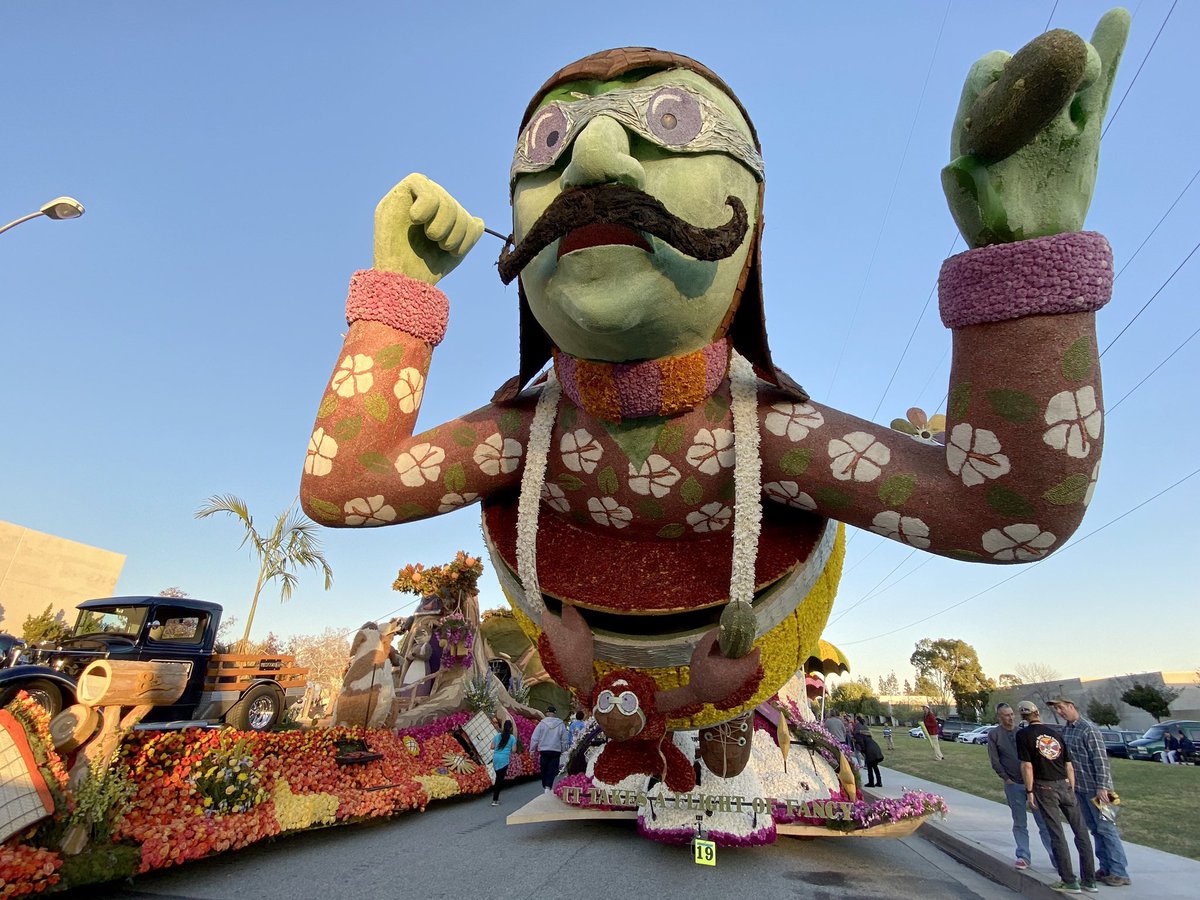 LAWalkingTours's tweet photo. We’re hosting our annual “New Year’s in Pasadena” tour this Friday, December 31st at 9:30 am! This is a special 2 hour event where we walk a portion of the Rose Parade route and share the beginnings of one of America’s greatest traditions.  https://t.co/A3yhmIPDe6 #Pasadena https://t.co/wKmyzcy2iC