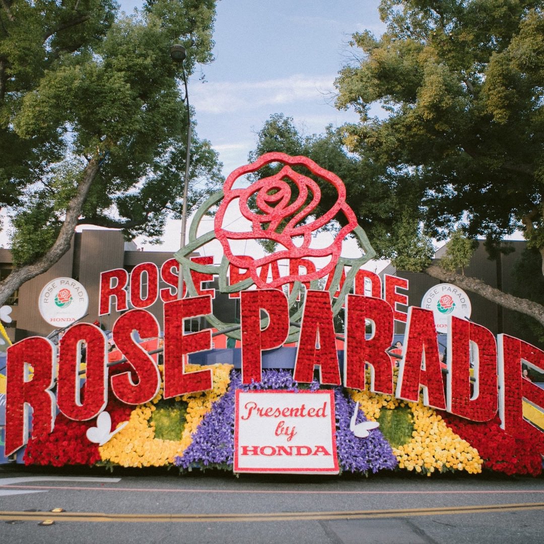 LAWalkingTours's tweet photo. We’re hosting our annual “New Year’s in Pasadena” tour this Friday, December 31st at 9:30 am! This is a special 2 hour event where we walk a portion of the Rose Parade route and share the beginnings of one of America’s greatest traditions.  https://t.co/A3yhmIPDe6 #Pasadena https://t.co/wKmyzcy2iC