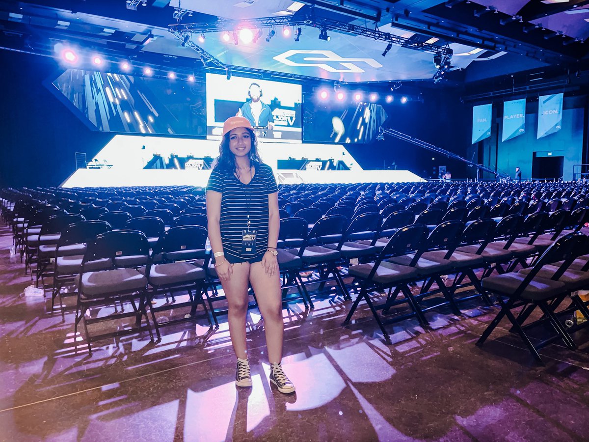 DarkSerenade 👾 tweet media