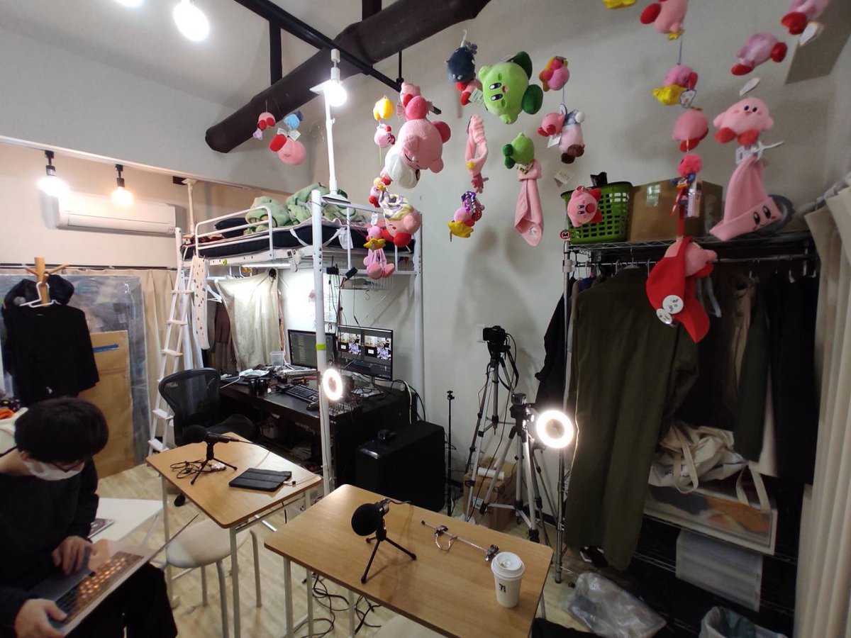 【🔥観ろ🔥】 

私の部屋で超豪華メンバーYouTube配信が行なわれます⁉️❓❓
部屋の片付けを頑張りました💯

youtube.com/watch?v=dzOGGp…