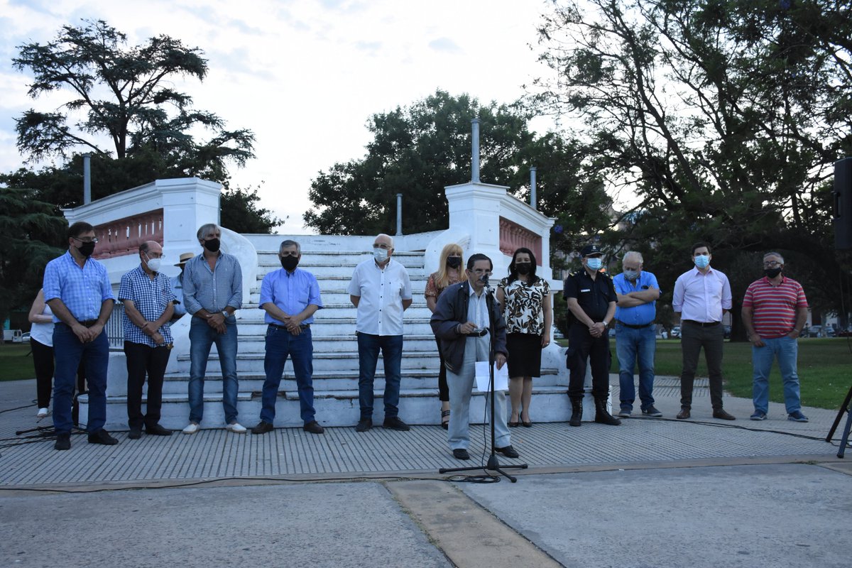 MuniChivilcoy's tweet photo. ✔️ Se celebró el 176° aniversario de la creación del Partido de Chivilcoy

⛲ Con un acto en la Plaza 25 de Mayo 

🔍 https://t.co/AMlCz39HIS

@BritosGuillermo https://t.co/VKwfbdFL70