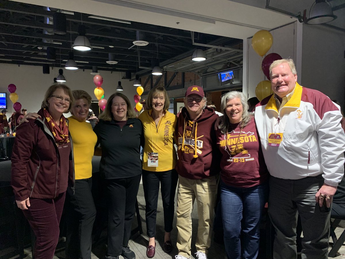llewis89's tweet photo. Four ⁦@UMNAlumni⁩ UMAA past chairs, a current board chair and chair-elect gathered in Phoenix for the bowl game.  Outstanding volunteer leadership of our half million alumni worldwide. Thanks to all of you watching in person or on TV. ⁦ #Gophers #UMNalumni https://t.co/IZ6cTFomJV