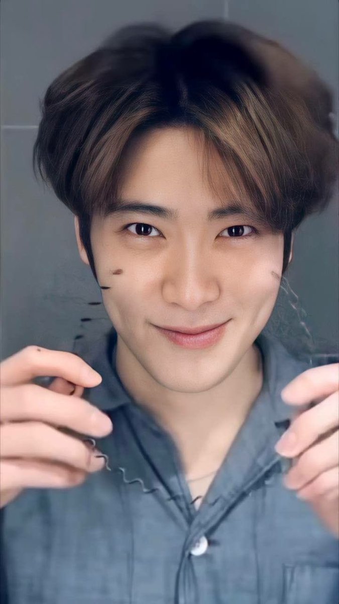 yunocups97's tweet photo. y’all know what’s perfect?? It’s the fact that Jeong Jaehyun looks like this and being called as “Valentine Boy” https://t.co/s4qDBBZ4Qz