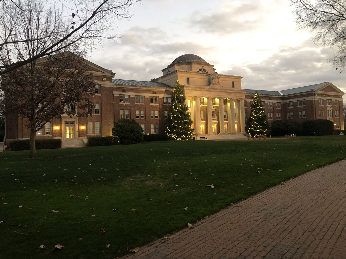 _Coach_Hof's tweet photo. Davidson has been showing off lately! Warm weather, beautiful scenery, friendly people. Man I love this place! https://t.co/VXhQl9WTwB