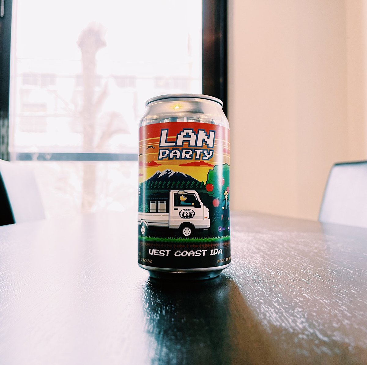 aomoribrewpub's tweet photo. ＼🍺New Beer🍺／
Be Easy Brewing、今年最後のニューリリース🎉

🆕「LAN Party(West Coasr IPA/Alc 7.5%)」
ハーブと柑橘系のアロマとさわやかな甘さ、ドライな口当たりのIPA。

ABP、〈ギャレスのアジト〉、オンラインショップにて販売中❗️
https://t.co/24sdmZ5rrj

#beeasybrewing #lanparty https://t.co/3y3mqO7quI