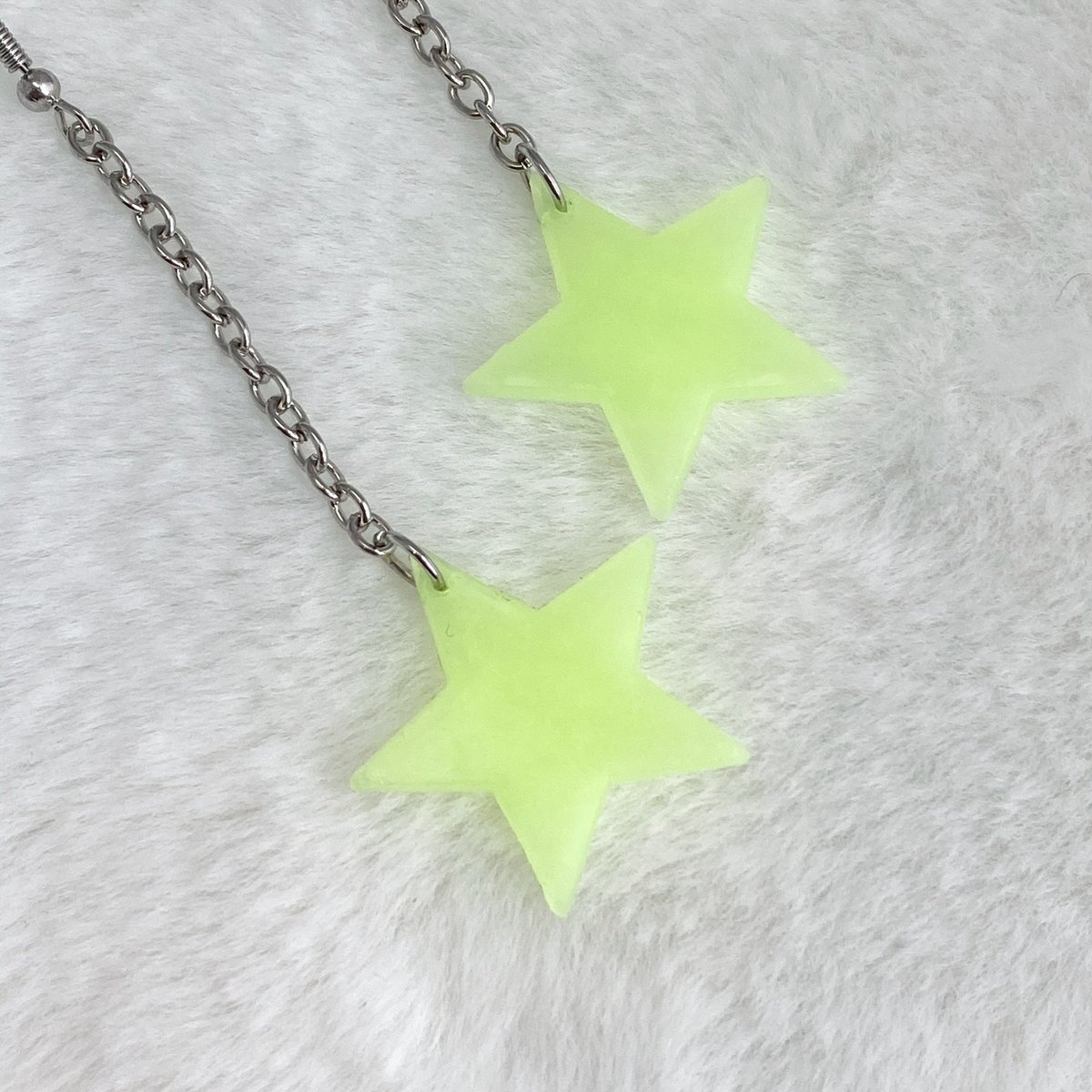monalaina's tweet photo. Star Earrings, Glow In The Dark Star Earrings, Star Drop Earrings, Chain Earrings, Novelty Jewelry, Funky Earrings, Gift for Her, S137 https://t.co/IDqtLBSc2b #Jewelry #EtsyShop #SmallBusiness #Handmade #EtsyJewelry #Earrings #GiftforHer #90sKidJewelry https://t.co/xNy1RVcWTc