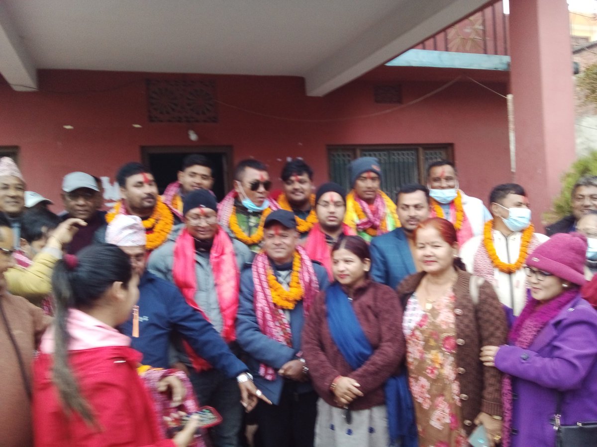 PaurakhiN's tweet photo. पुस 13 गते हेटौंडा 8 बाट दर्जनौं माओवाद नेता  कर्याकर्ता सहितको  पार्टी  परित्याग गरि एमाले पार्टी म प्रवेश । https://t.co/4oINthsBSF