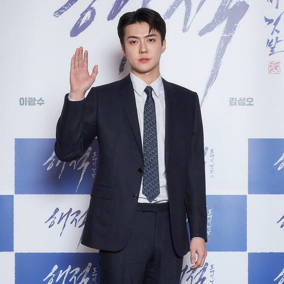 sehunportrait's tweet photo. SEHUN AT PIRATES 2 ONLINE PRESSCON  
 #해적_도깨비깃발 #해적 #오세훈 #OHSEHUN https://t.co/Khu6J4fits