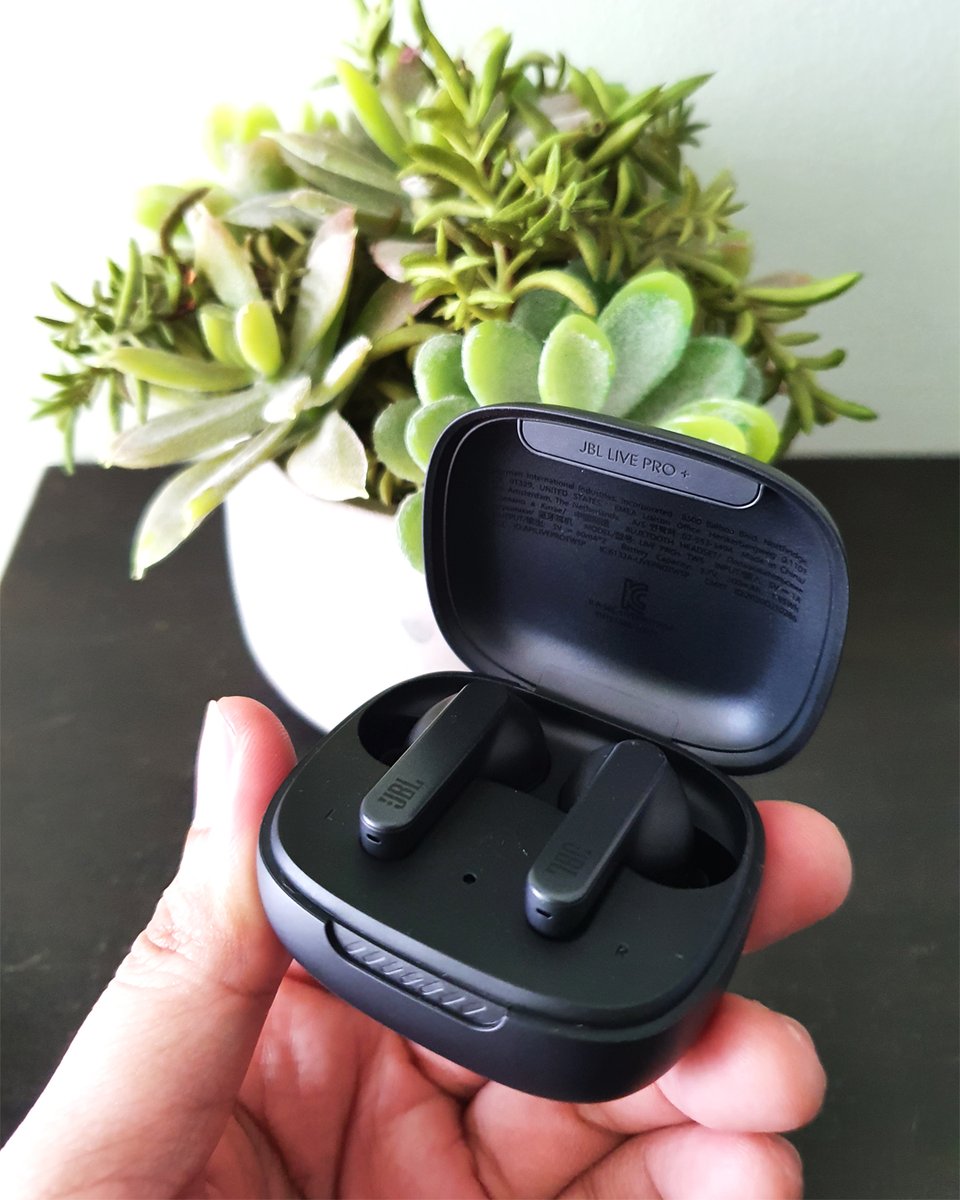 JBLPH's tweet photo. When you feel inspired on the first morning of the new year.
What will be your 2022 goals?
#JBLLiveProPlusTWS (₱9,199)
#JBLPH #SoundThatFitsYou #DareToListen #Earbuds #JBLTWS #TrueWireless https://t.co/HTX1zXRdql