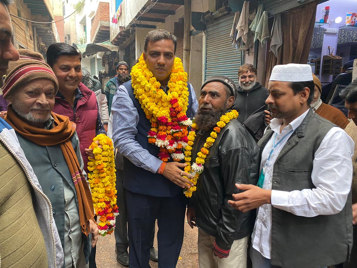 ravibhardwajbsp's tweet photo. 88 दक्षिण विधानसभा आगरा क्षेत्र में जनसम्पर्क के दौरान आमजन से जो मान-सम्मान और समर्थन मिल रहा है वह सराहनीय है। इसी श्रृंखला में कल नाई की मंडी क्षेत्र में चौधरी उसमानी ( कलुआ पहलवान ) जी के निवास पर अफ़सर हुसैन जी, अनसार भाई और पठान कुरेशी जी के नेतृत्व में https://t.co/tCpQ610vfe