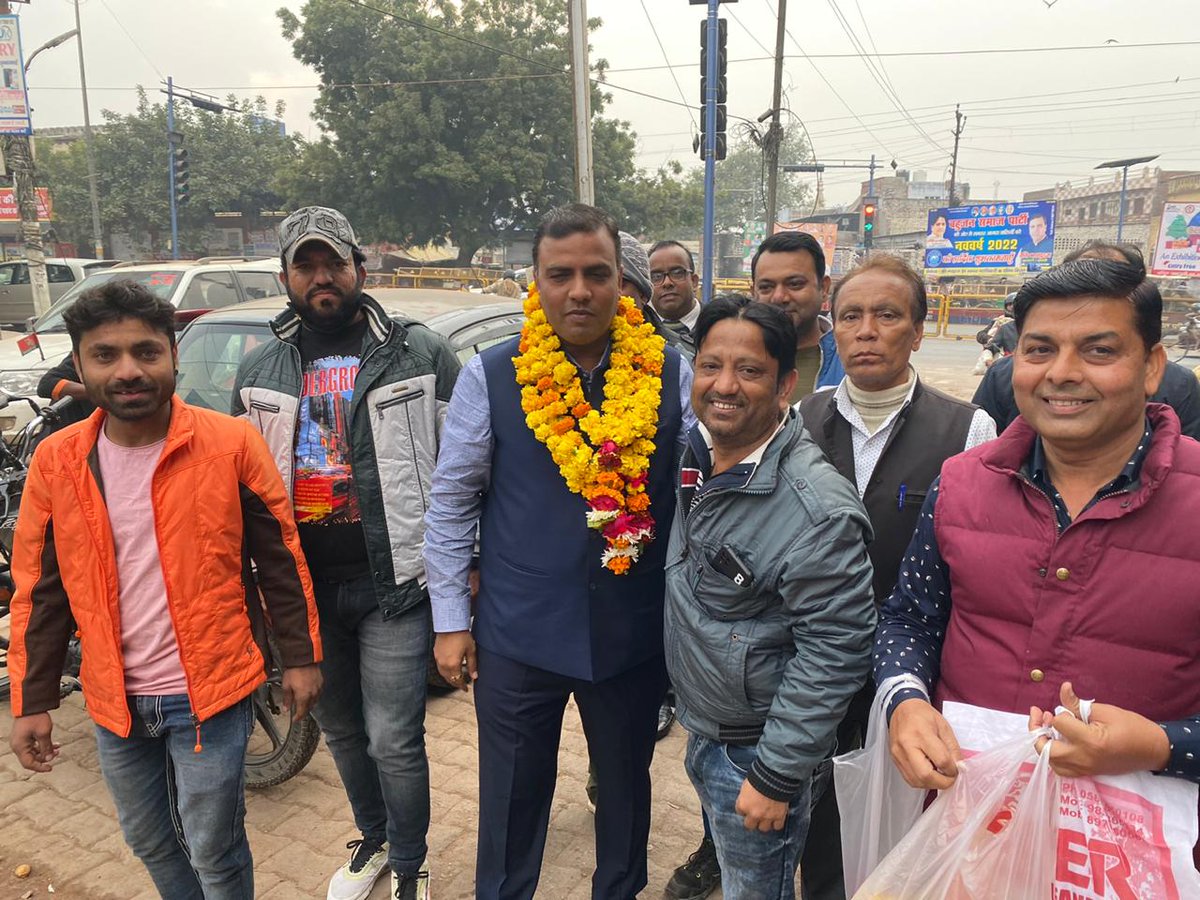 ravibhardwajbsp's tweet photo. 88 दक्षिण विधानसभा आगरा क्षेत्र में जनसम्पर्क के दौरान आमजन से जो मान-सम्मान और समर्थन मिल रहा है वह सराहनीय है। इसी श्रृंखला में कल नाई की मंडी क्षेत्र में चौधरी उसमानी ( कलुआ पहलवान ) जी के निवास पर अफ़सर हुसैन जी, अनसार भाई और पठान कुरेशी जी के नेतृत्व में https://t.co/tCpQ610vfe