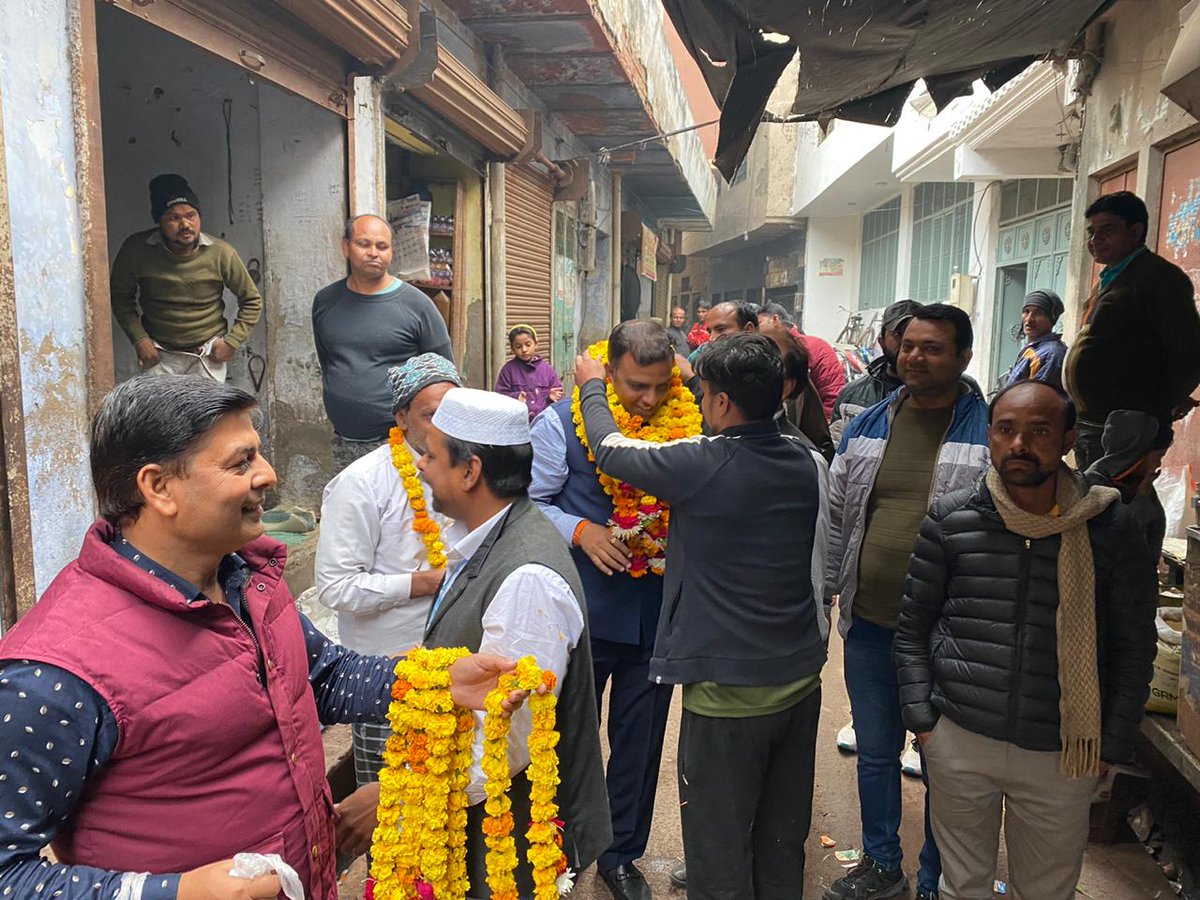 ravibhardwajbsp's tweet photo. 88 दक्षिण विधानसभा आगरा क्षेत्र में जनसम्पर्क के दौरान आमजन से जो मान-सम्मान और समर्थन मिल रहा है वह सराहनीय है। इसी श्रृंखला में कल नाई की मंडी क्षेत्र में चौधरी उसमानी ( कलुआ पहलवान ) जी के निवास पर अफ़सर हुसैन जी, अनसार भाई और पठान कुरेशी जी के नेतृत्व में https://t.co/tCpQ610vfe