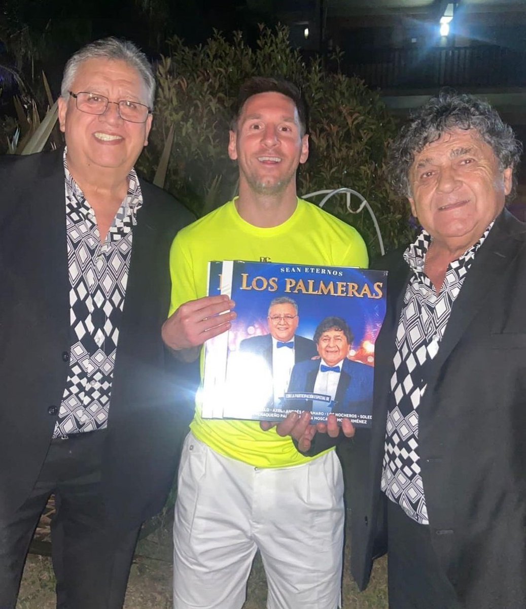 chifvya's tweet photo. la carita de feliz cumpleaños dios rey q nadie te baje de allá arriba https://t.co/TXhrGm97iq