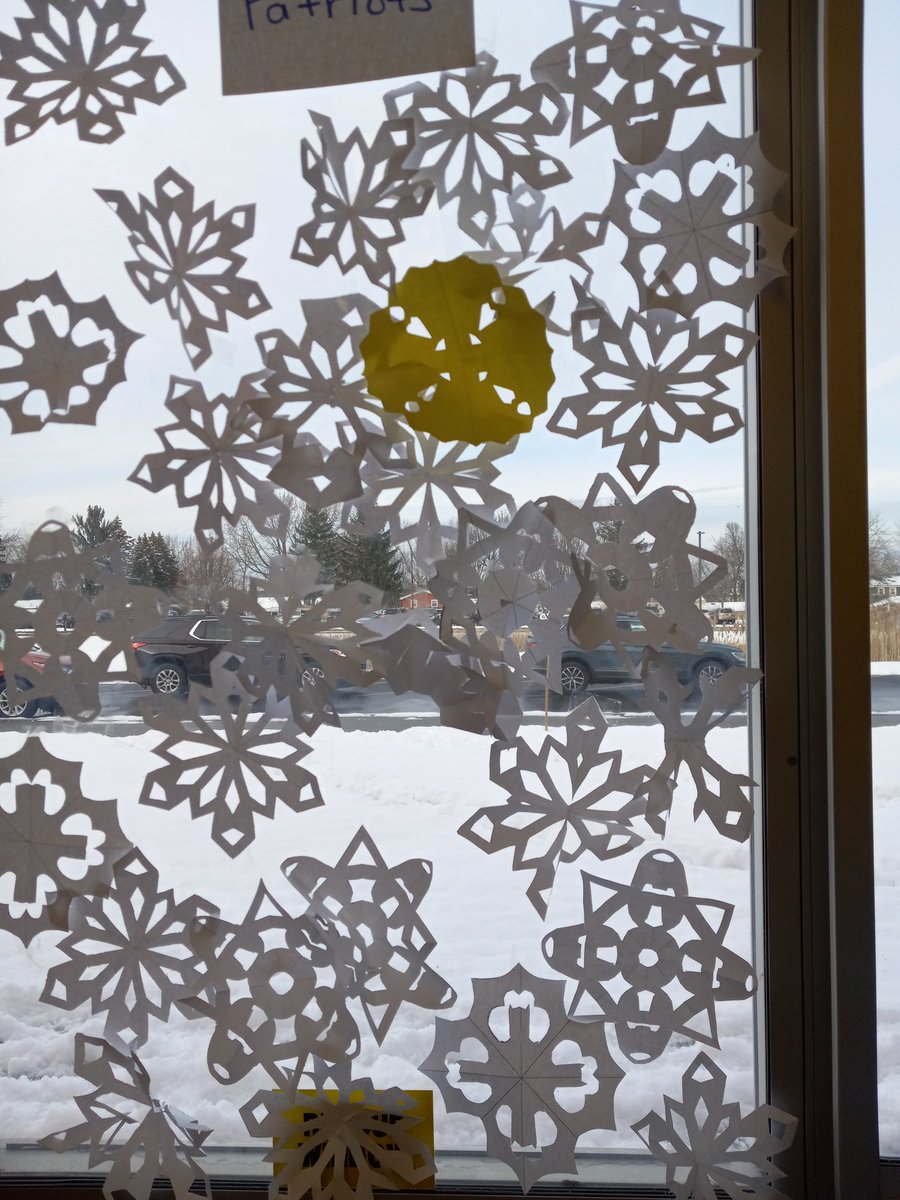 7thgradeSS's tweet photo. We made snowflakes to represent population data points in the British Colonies in North America.  This year we had a bit of comic relief... #adolescentsenseofhumor #yellowsnow https://t.co/UBGMgHStiE