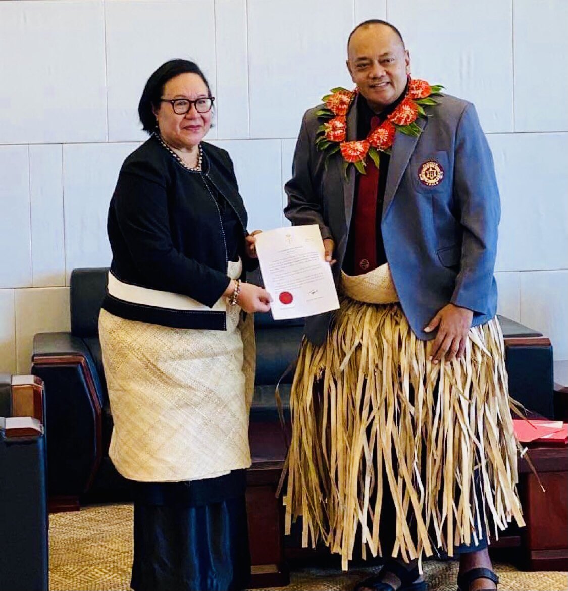 TongaMfa's tweet photo. The Hon. Fekitamoeloa Katoa ‘Utoikamanu @fekita_u has been appointed as the Kingdom’s Minister for Foreign Affairs and the Minister of Tourism with effect from 28 December 2021. She took her Oath of Office in Cabinet today presided over by the PM Hon. Hu’akavameiliku @totisova https://t.co/h7Jrt6P8iq