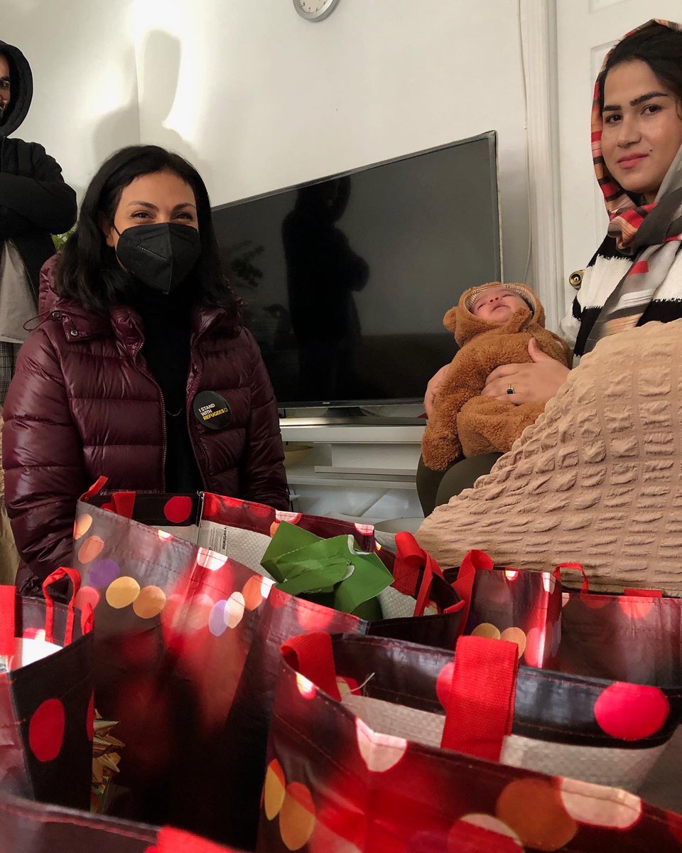 missmorenab's tweet photo. Through @RESCUEorg, Ben &amp; I had the pleasure of welcoming a new Afghan family to NY with some groceries to help them get settled in. I feel very grateful as a fellow immigrant to be able to give back. Join me in supporting this wonderful organization: https://t.co/DBLlFI0jl6 https://t.co/k4NyulcCJo