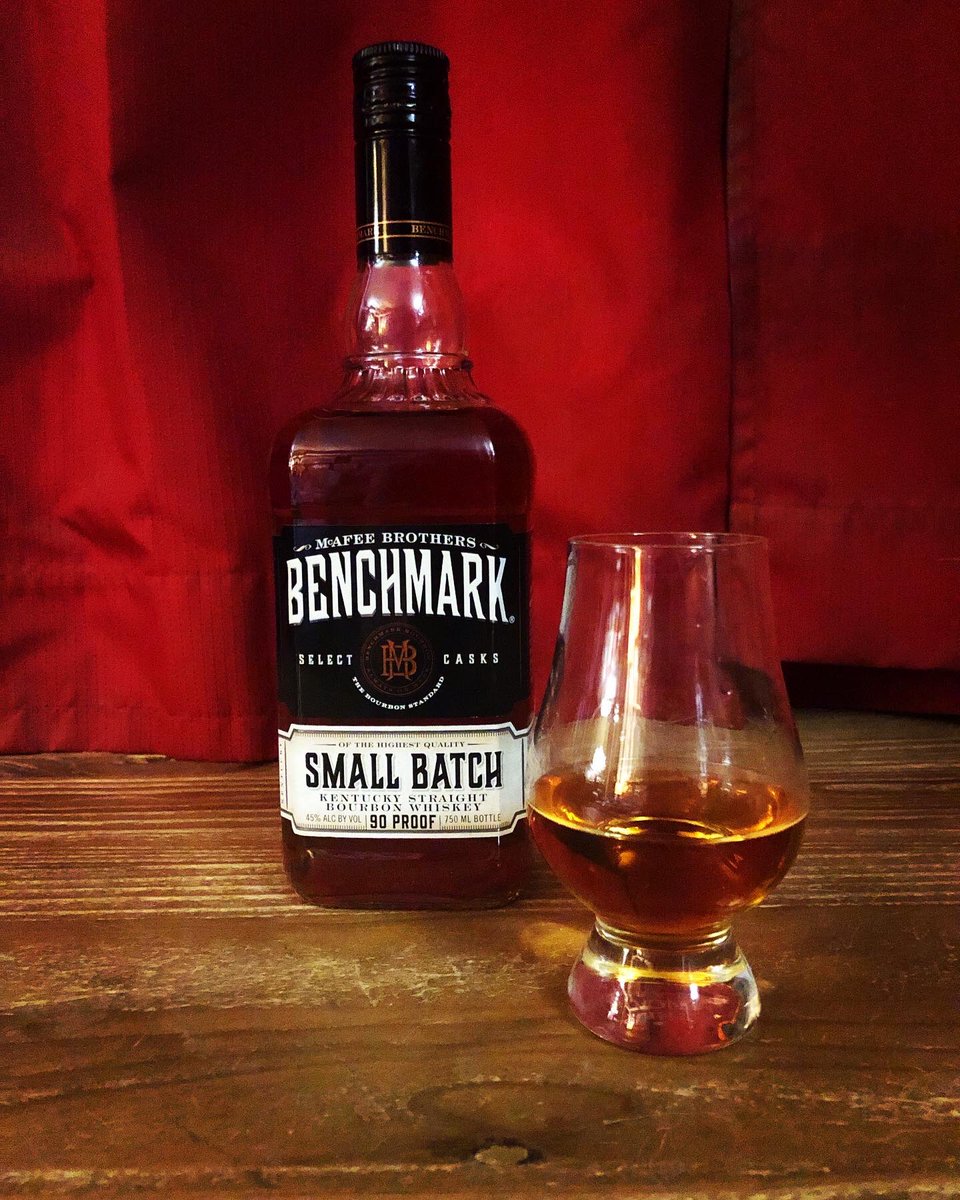cmullis1209's tweet photo. Picked up some @BuffaloTrace Distillery Benchmark Small Batch from #MyFriendsBottleShop. Same mash bill, same proof as Buffalo 𦬠Trace & Eagle π¦
Rare bourbons. Might need to do a taste comparison. π₯ #cm2021whiskey #benchmarksmallbatch https://t.co/wLiE7mbse0