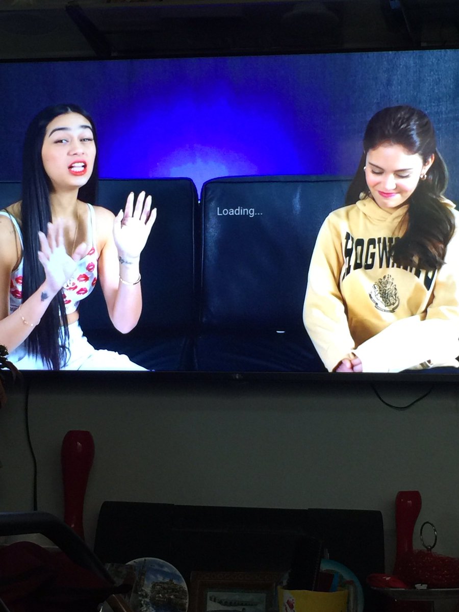 DennaElii's tweet photo. watching @ZeinabHarake11 vlog tapos  nawalan ng net https://t.co/tldF4lXlq9