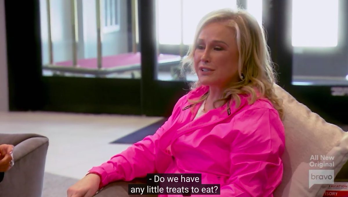 kmelkhat's tweet image. Me wandering around my mom’s house after eating a 5,000 calorie dinner.