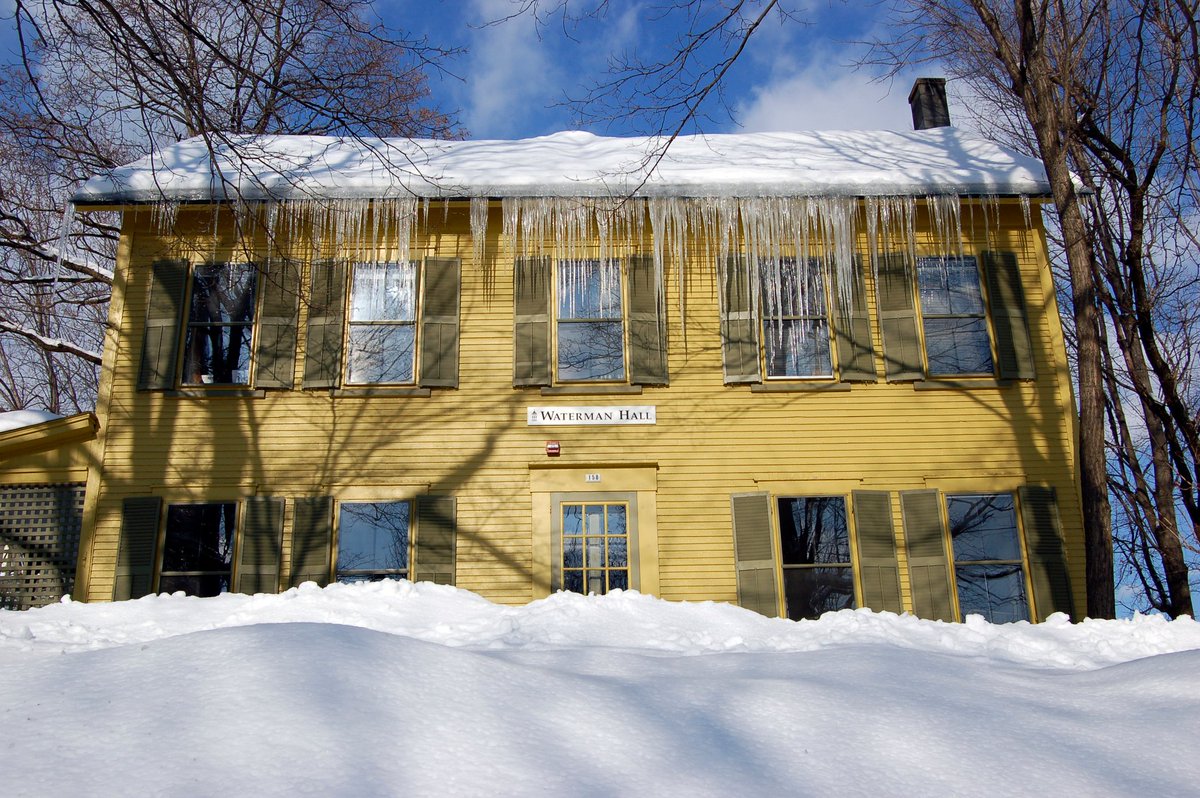 VTLawSchool's tweet photo. Blue skies, icicles and Waterman! #VLScapes #VTLawSchool #ThisIsVLS #Vermont #LawSchool https://t.co/VQjsX91gWK