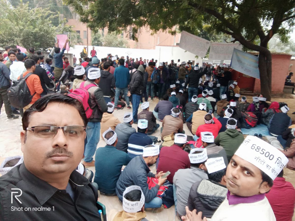 माननीय #मुख्यमंत्री जी #68500_शिक्षक_भर्ती की बची हुई सीटों को #21 #मई_30_33_शासनादेश पर भरने का कार्य करें छात्र एससीईआरटी लखनऊ पर अनवरत धरना दे रहे हैं आप की महान कृपा होगी <a href="/kpmaurya1/">Keshav Prasad Maurya</a> <a href="/drdwivedisatish/">Dr Satish Dwivedi</a> @abplivenews <a href="/PMOIndia/">PMO India</a> <a href="/myogiadityanath/">Yogi Adityanath</a> 1