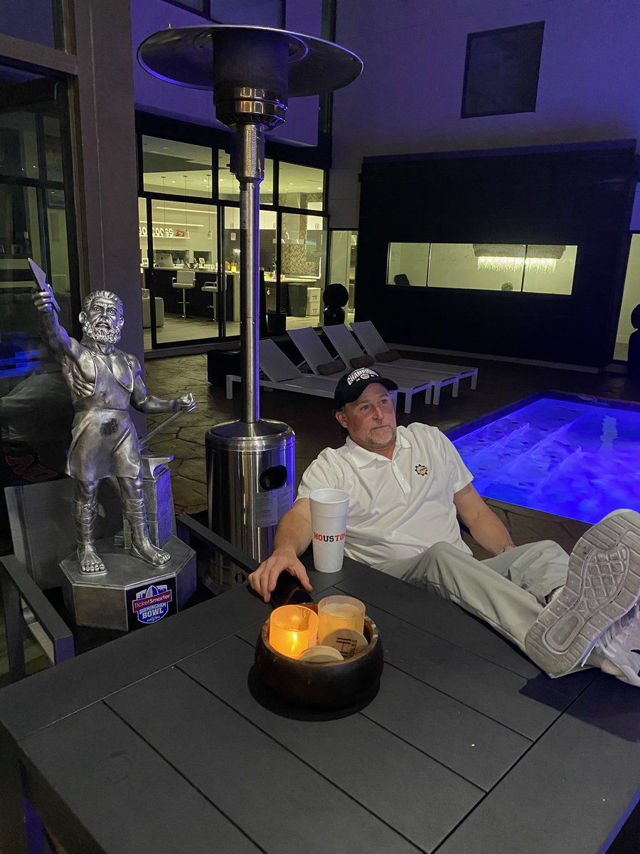 Me and my boy back at the Crib… 

#GoCoogs #hoUSton