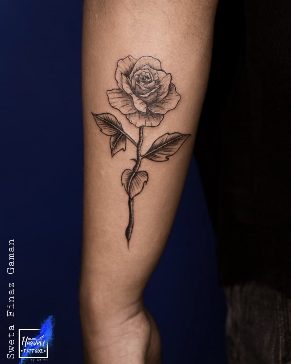 A rose tattoo meaning love won

#blueheaventattooz #bestartist #besttattoostudio #tattoodesign #rosetattoo #rose #femaleartist

Artist- @sweta_finazgaman 

UG-23, Safal Square, Udhana-Magdalla Road, vesu, Surat, Gujarat