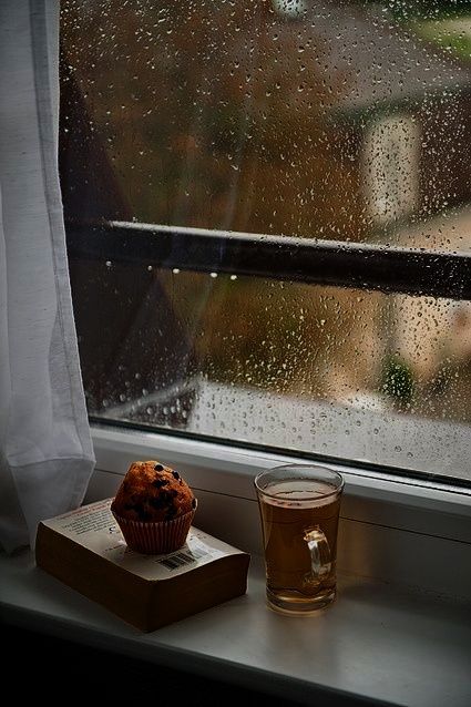 песня кофе с дождем. кофе у окна дождь. песня кофе с дождем. песня кофе с дождем. девушка и мокрое стекло.