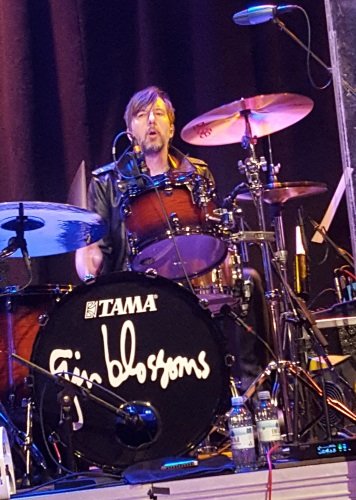 PhantomEyce's tweet photo. Happy birthday to @scotthessel drummer of @ginblossoms and former member of #Gloritone & #LetGo. https://t.co/BsyY1qeuNI