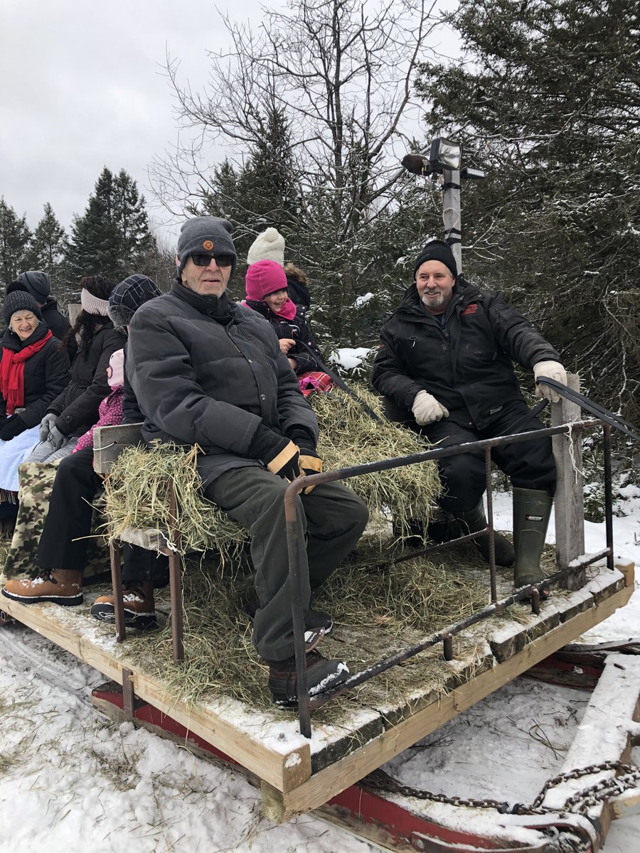 dumpuniac's tweet photo. She gets the grumbling face honestly but it was a fun sleigh ride day with the Anderson fam. https://t.co/QdW75ehBdM