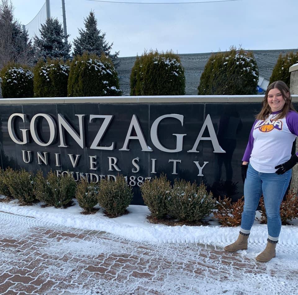 UNA_Alumni's tweet photo. UNA Alumna Sarah Kathryn Hartley and her fiancรฉ James were in Spokane, WA supporting their college alma mater for the @UNA_Basketball game today.
#RoarLions #AlumniNews #LionFans
@UNAAthletics https://t.co/8EkM58pc3i