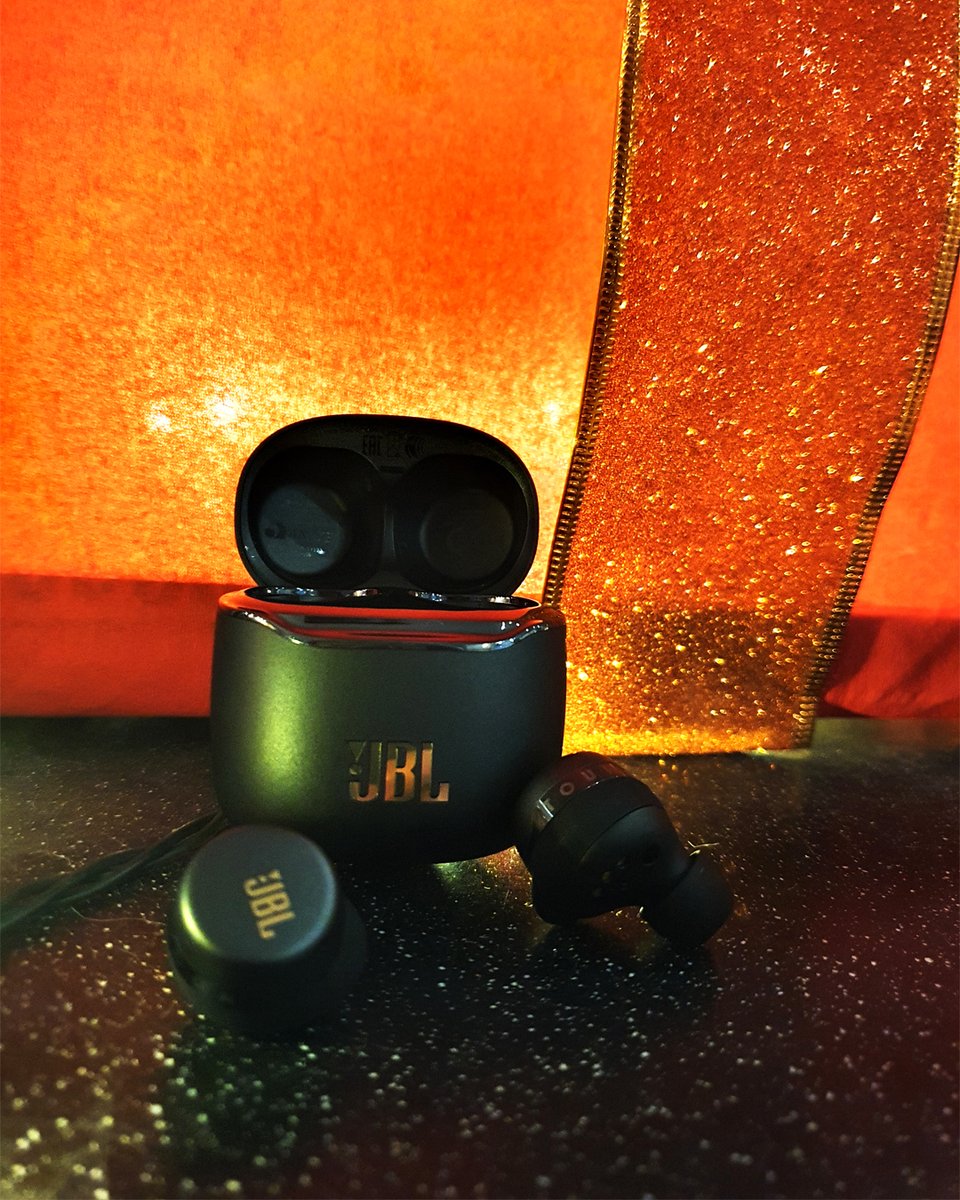 JBLPH's tweet photo. When you have holiday hangover but needs to get down to business.
#JBLTourProTWS (₱10,499)
#JBLPH #DareToListen #Earbuds #JBLTWS #TrueWireless https://t.co/Xq0SZqZz5I