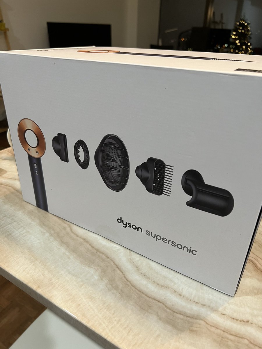 apparently this $500 blow dryer is the female version of the ps5 🤷🏻‍♂️