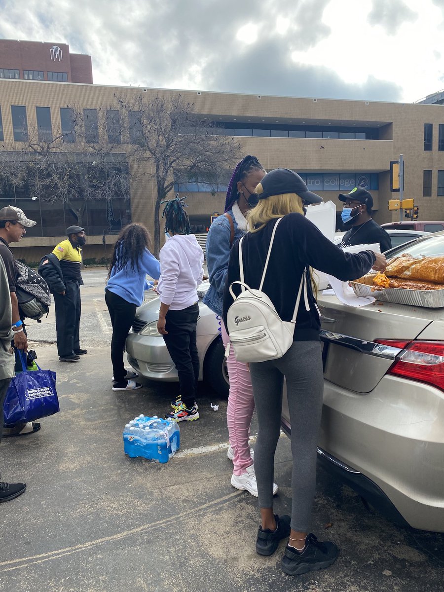 JaceHood__'s tweet photo. I Wanna Say Thank You To Everyone Who Donated & Helped Xclusive Give Back In Our First Community Service Event #ProjectXmas🎄
We Were Blessed To Be Able To Feed, Cloth & Give Care Packages To 100 + People In Need For The Holidays 🤞🏽
Xclusive Thanks Y’all & Stay Tuned 🙏🏽 https://t.co/ycsGyNcz77