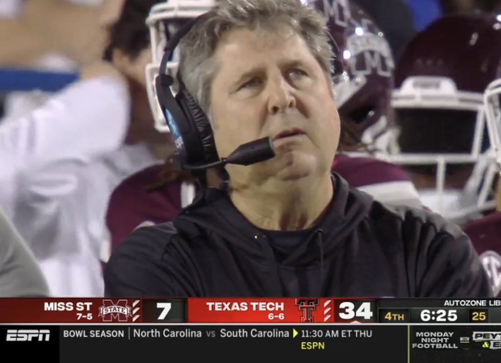 DylanSurplu5's tweet photo. Me looking at the Chimy's menu knowing I won't financially recover https://t.co/JfKVbVl96k