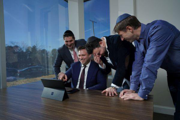 shimijay's tweet photo. Caption contest! Best caption Gets $100 let’s go! #Censible https://t.co/Yv0xNQJdVz