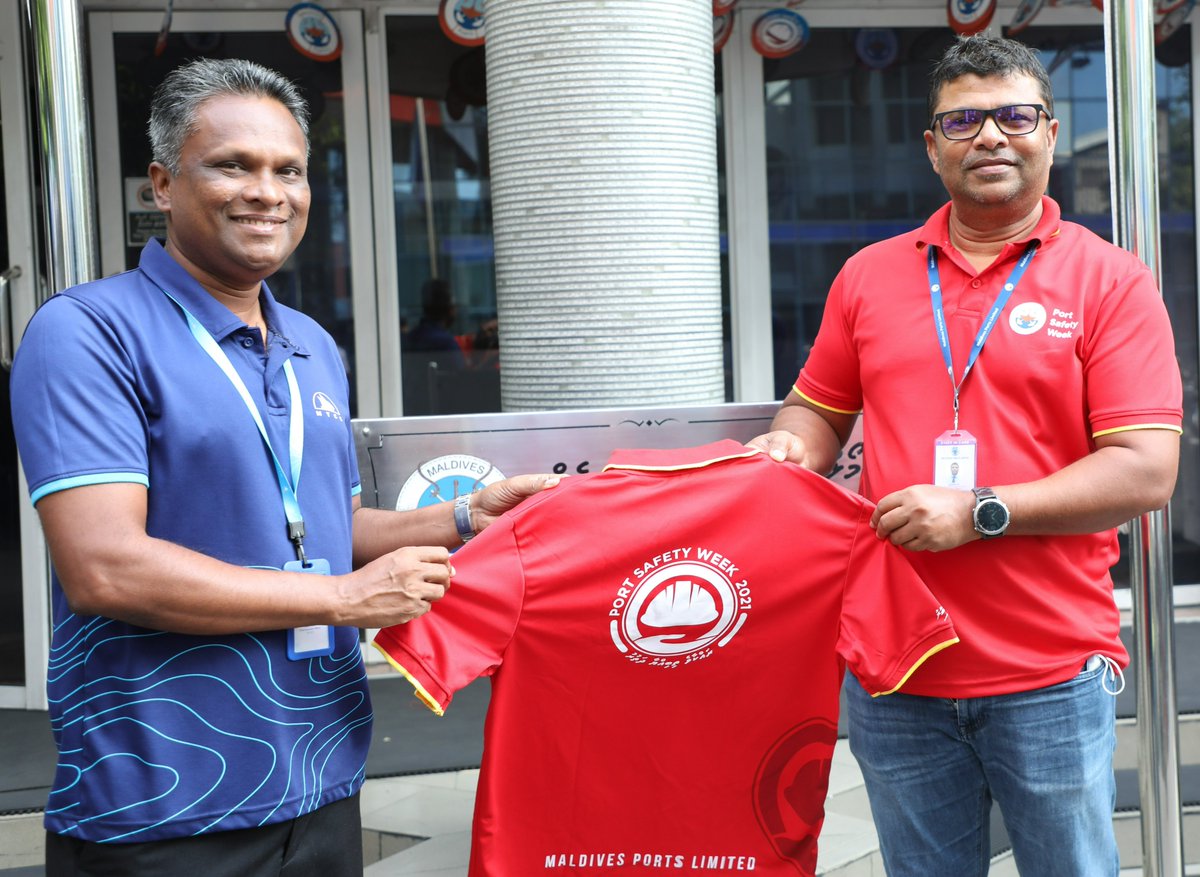 Portmv's tweet photo. #PortSafetyWeek & #SafetyRun t-shirt was handed over to @MTCCPlc CEO @adamazim by CEO @shahid2742 . We thank Mr Azim for participating in #PortSafetyWeekRun. https://t.co/LLmZ96T3AK
