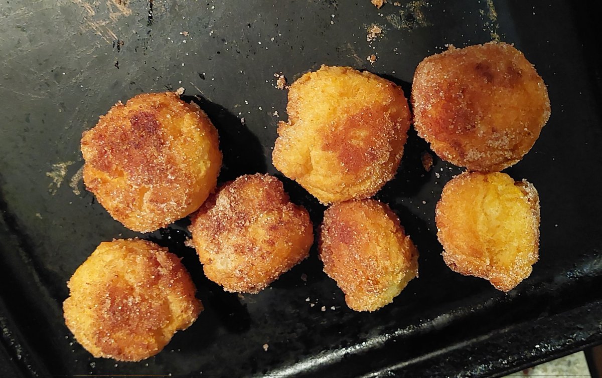 SylviaNYoung123's tweet photo. Trying my hand at homemade donut holes. Far more successful than the pretzels  but these guys are dangerously high in cholesterol! About 18 of them, larger than standard, absorbed a cup of oil! 
😲😲😲
#Amish
#sweets
#notdietfood https://t.co/znZZe8SnX2