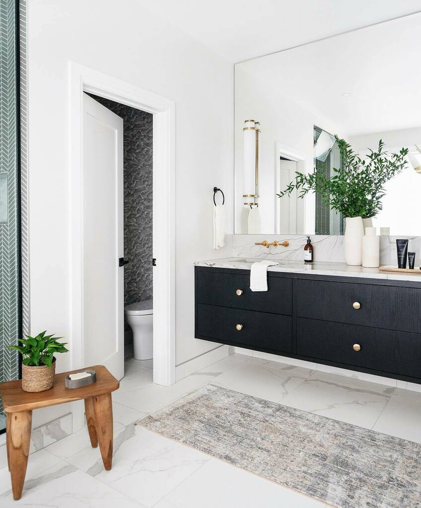 LeclairDecor's tweet image. Another view from our #ldglebeproject ensuite featuring the Pandora Ivory/Mist runner from @ldshoppe ! ☺️ Build by @art_properties instagr.am/p/CYDMIexDzwy/