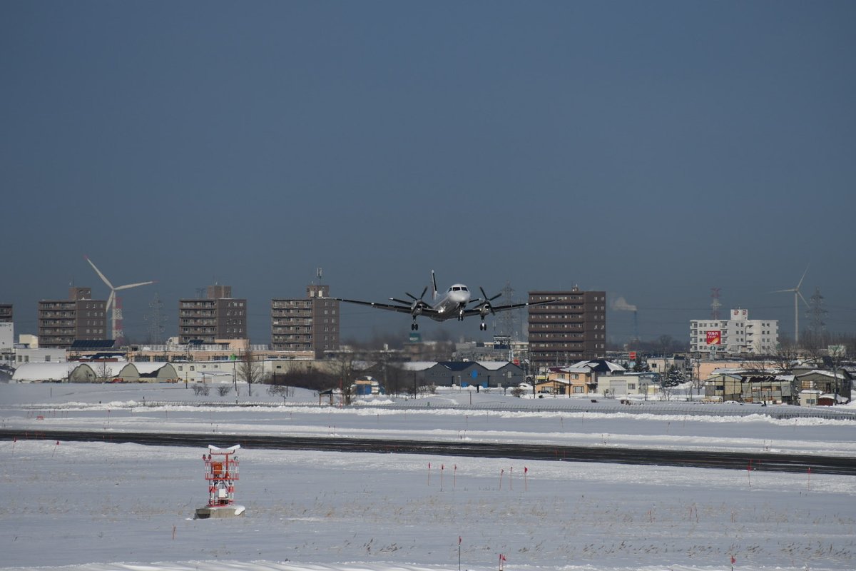 denkikidou2014's tweet photo. 丘珠空港にてJA02HCの退役フェリーフライトを撮影してきました。 #JA02HC #JAL https://t.co/h98As2OwUb